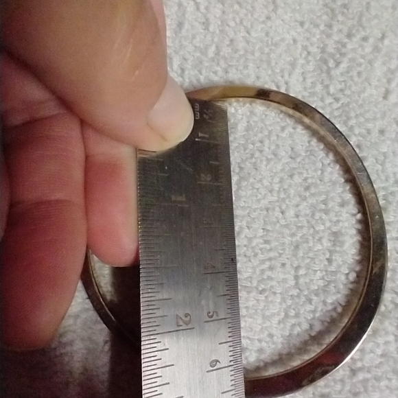 Wavy goldtone bangle bracelet approx. 2.5 - Picture 2 of 3